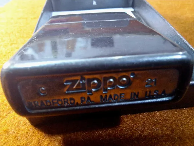 Encendedor Zippo Negro fibra carbono 21