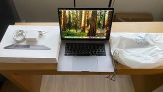 MacBook Pro 15” i9 32GB RAM 1TB SSD