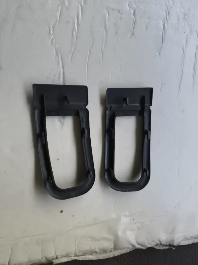 Marcos tirador puerta delanteros