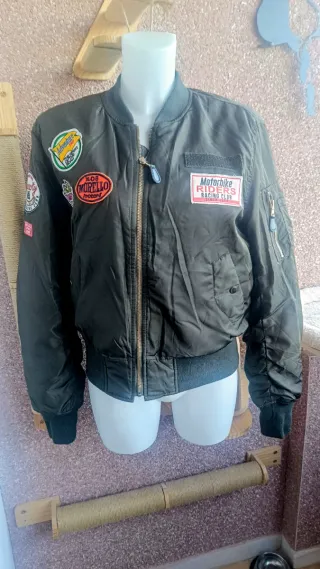 Cazadora aviador mujer verde parches