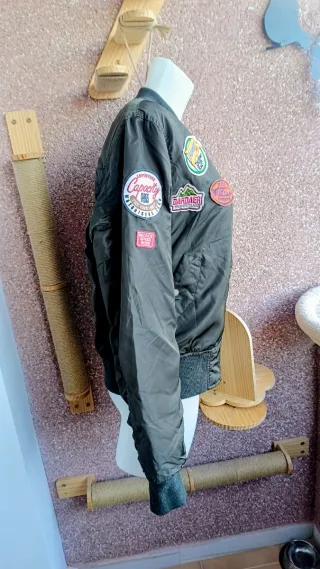 Cazadora aviador mujer verde parches