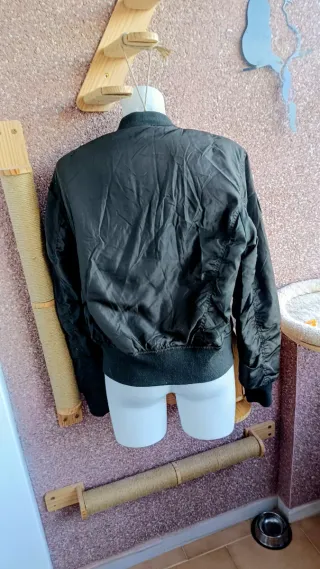 Cazadora aviador mujer verde parches