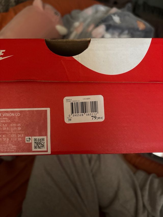 Zapatillas Nike Beige y Blanco