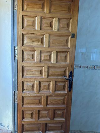 Puerta madera maciza