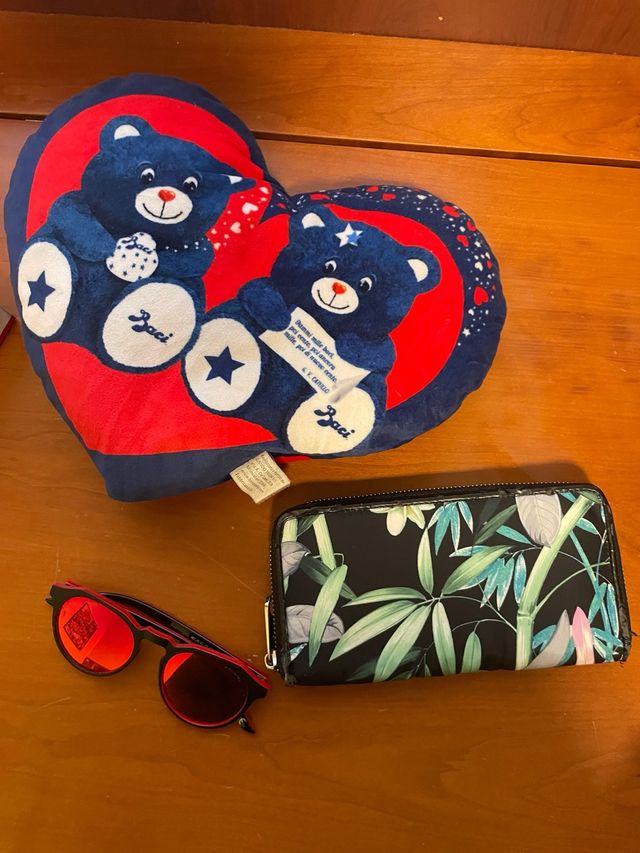 Set peluche cuore, portafoglio e occhiali