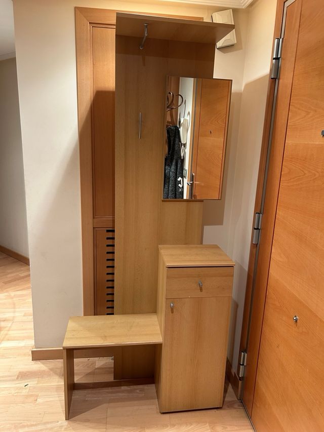 Mueble recibidor con espejo y banco