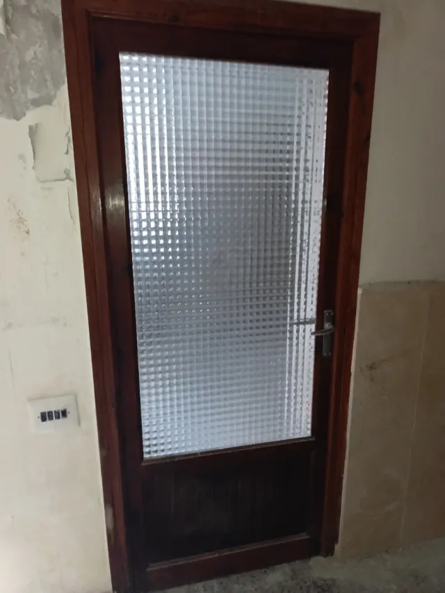 Puerta madera acristalada