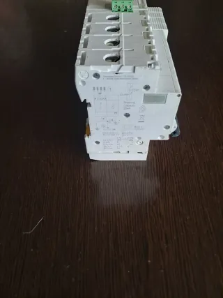 Interruptor Automático Schneider Electric C20