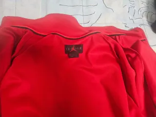 Chaqueta Jordan Roja Nueva