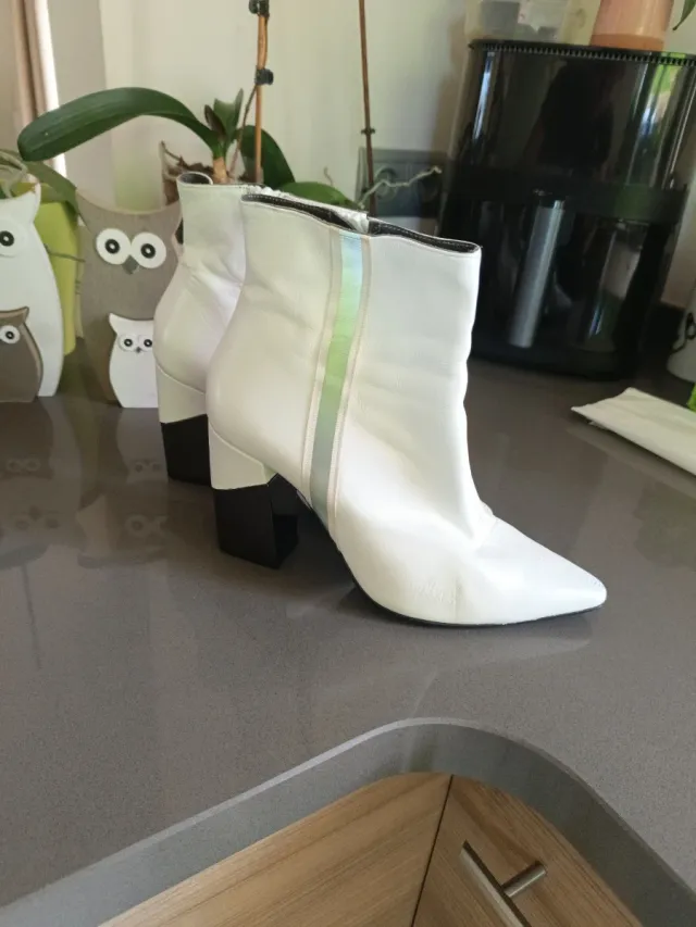 Botas Roberto Botella blancas tacón verde