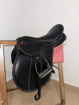 Montura Inglesa Seminueva - 17” pulgadas.