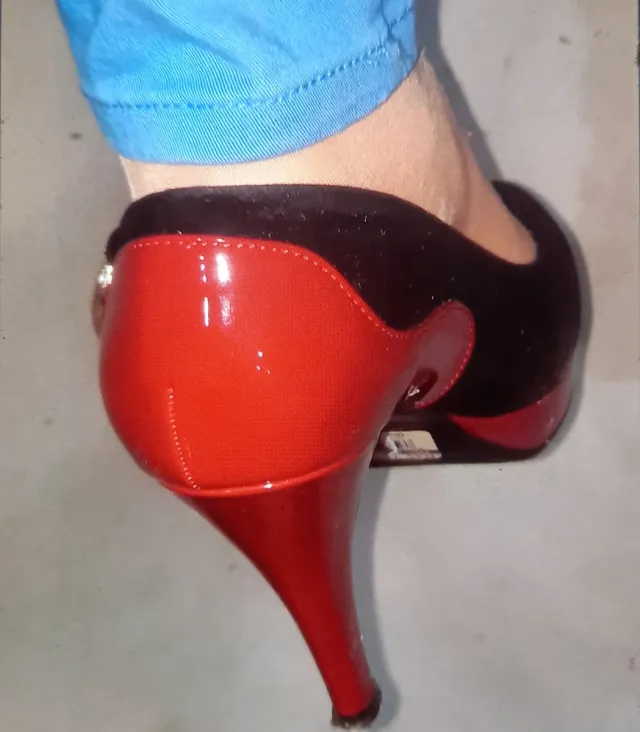 Tacchi neri e rossi taglia 38