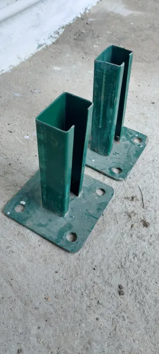 Base para tubo de valla metálica