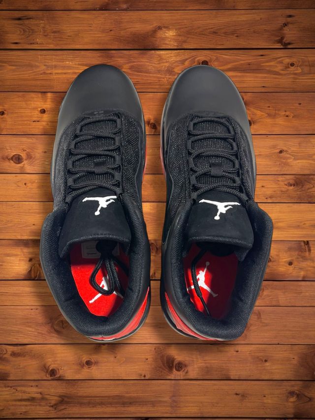 Jordan Max Aura 2 Black Red Trainers