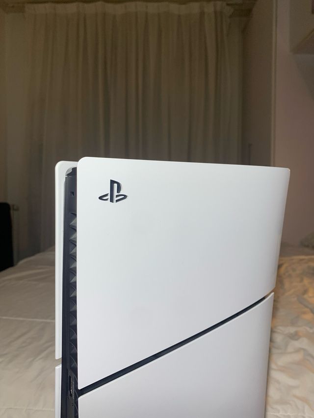 PS5 Slim digital + Mando Rojo