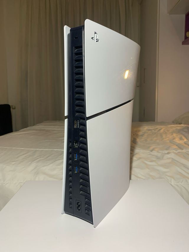 PS5 Slim digital + Mando Rojo
