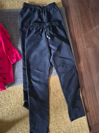 Conjunto Ropa Trabajo Camisa Roja y Pantalón Negro