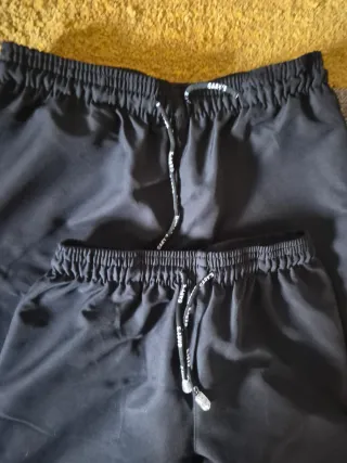 Conjunto Ropa Trabajo Camisa Roja y Pantalón Negro