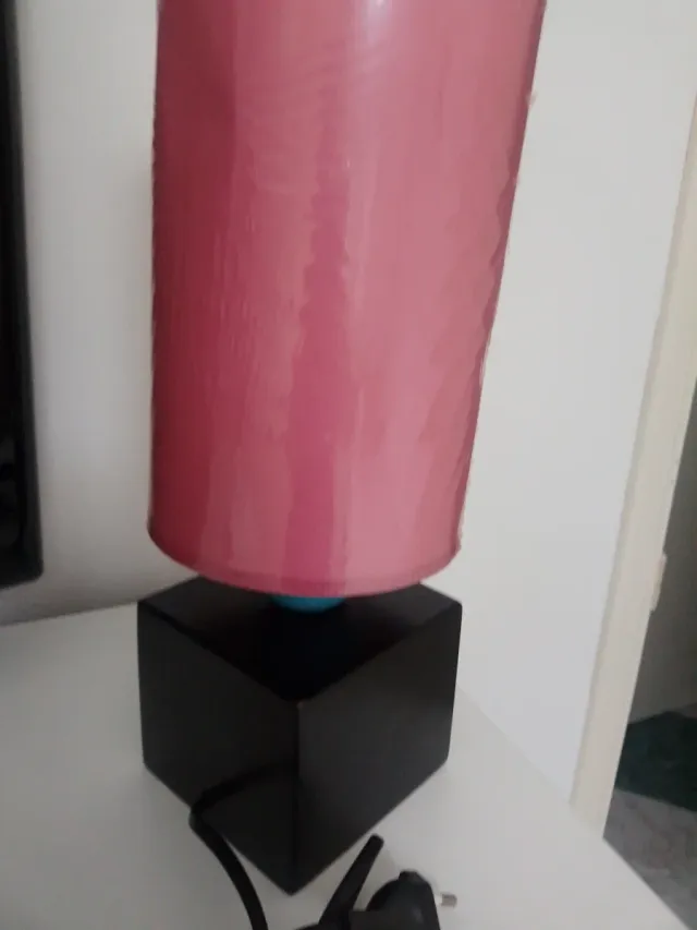 Lámpara de mesa moderna