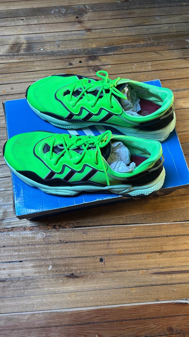 Zapatillas Adidas Ozweego Verde y Negro