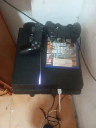 Consola PS4 Negra + Mando + GTA 5 + FIFA 22