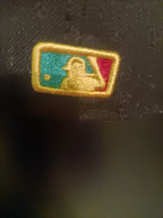 Gorra LA Negra con Bordado Multicolor