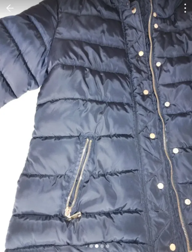 Cazadora acolchada azul con detalles dorados