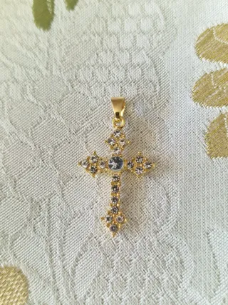 Colgante Cruz Pequeña Dorada con Cristales
