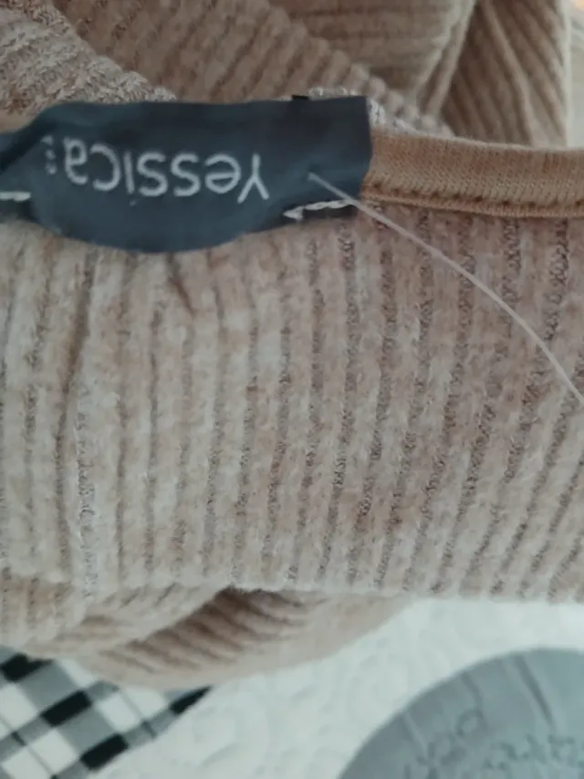 Falda beige de canalé con botones