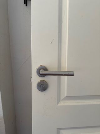 Puerta interior madera lacada y marco