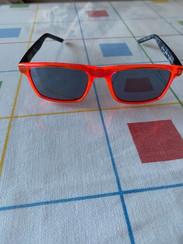 Gafas de sol Nike niño naranja y negro