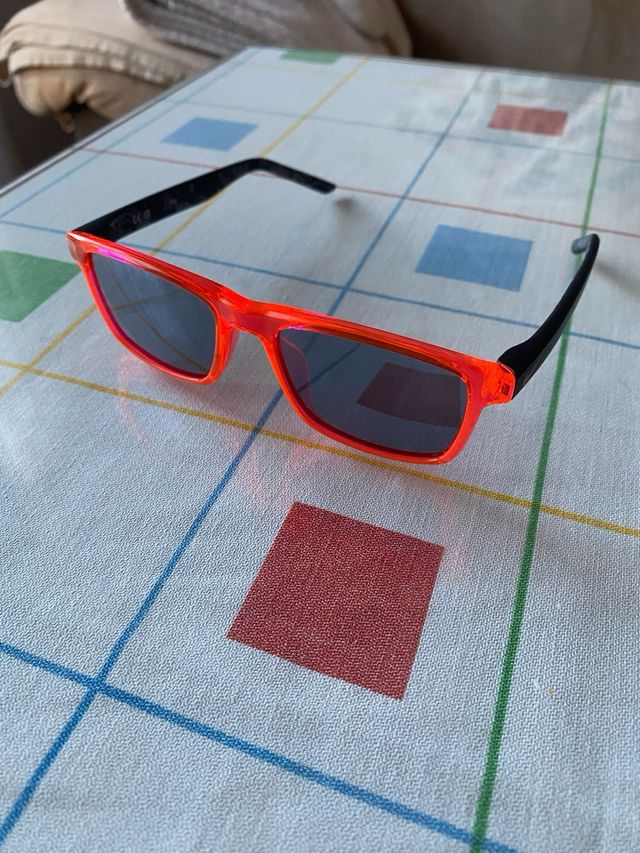 Gafas de sol Nike niño naranja y negro