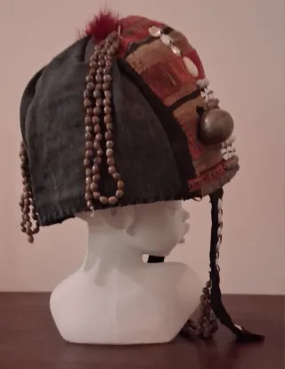 Antico copricapo tradizionale Akha