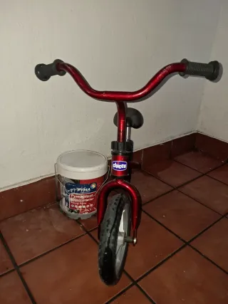 Bicicleta sin pedales roja Chicco