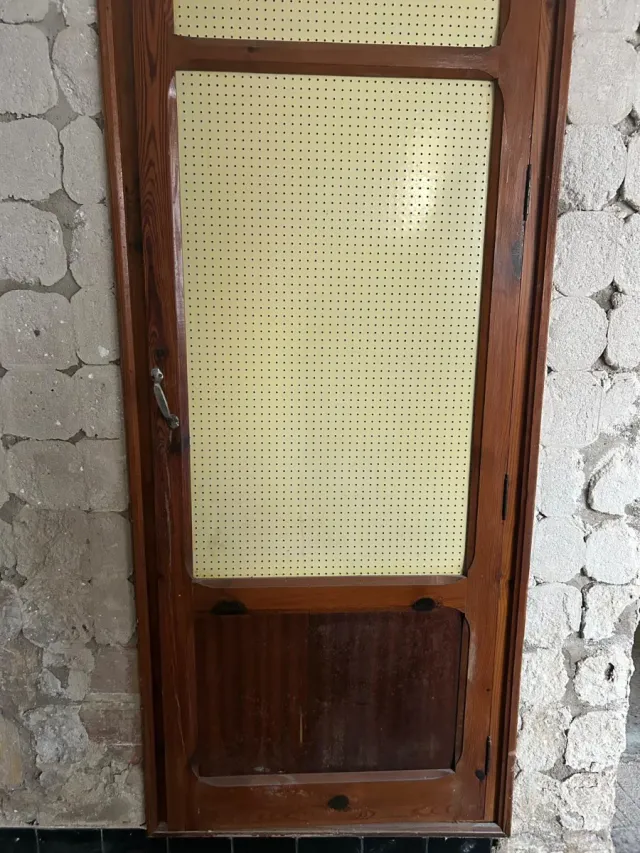 Puerta de madera para despensa