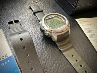 Ordenador de buceo Suunto Stinger.