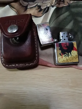 Funda Zippo de cuero marrón
