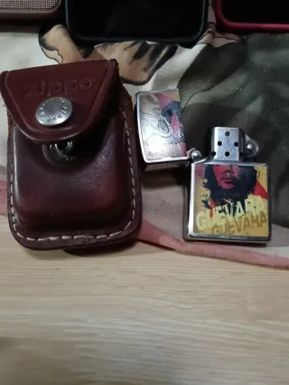 Funda Zippo de cuero marrón