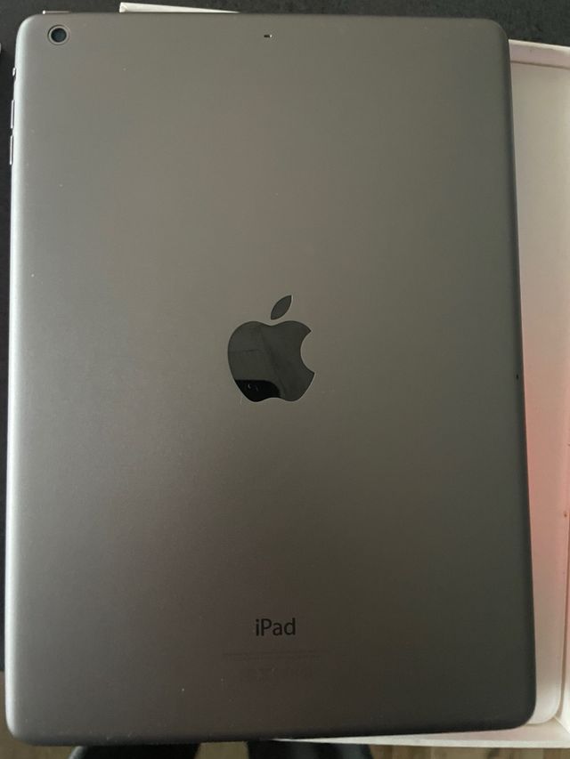 iPad Air cinza espacial 16 GB