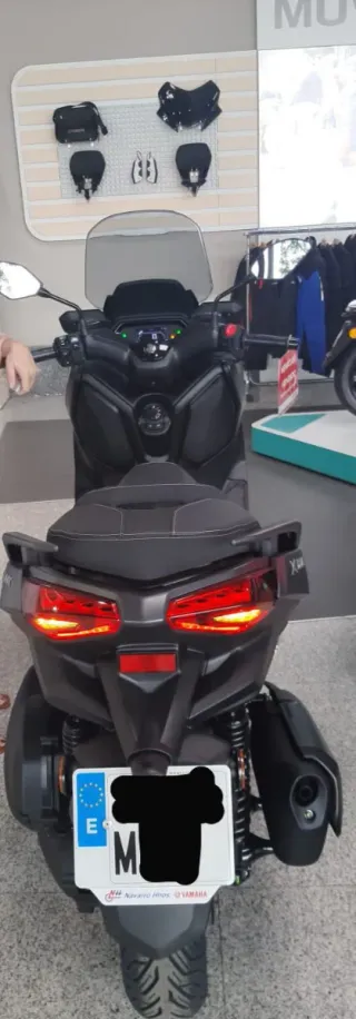 Yamaha XMAX 300 - 1000 km CAMBIO POR COCHE
