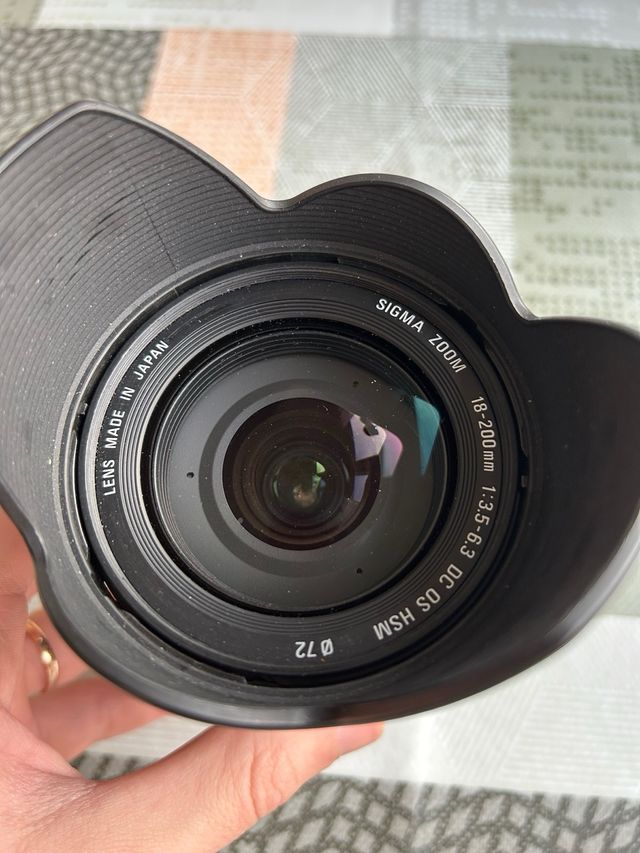 Objetivo Sigma DC 18-200mm f/3.5-6.3 HSM OS