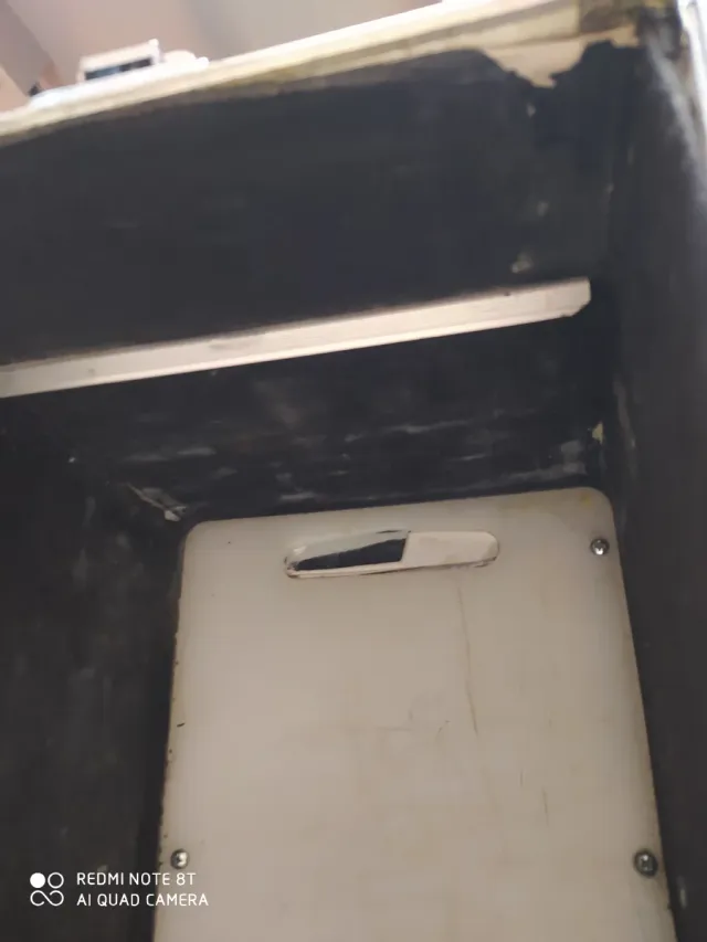 Maleta de manicura con ruedas, leer anuncio