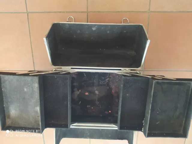 Maleta de manicura con ruedas, leer anuncio