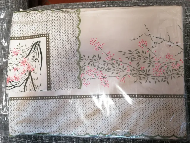 Lenzuolo matrimoniale con fiori rosa,