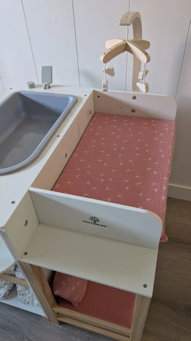 Cambiador, trona, cuna, bañera muñecos Musterking