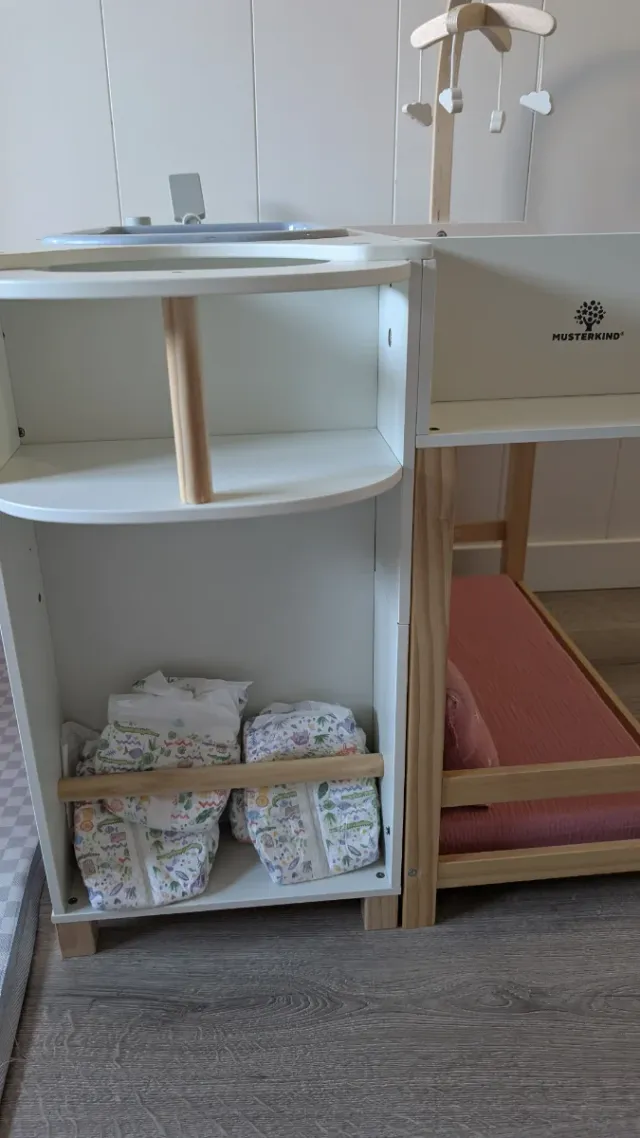 Cambiador, trona, cuna, bañera muñecos Musterking