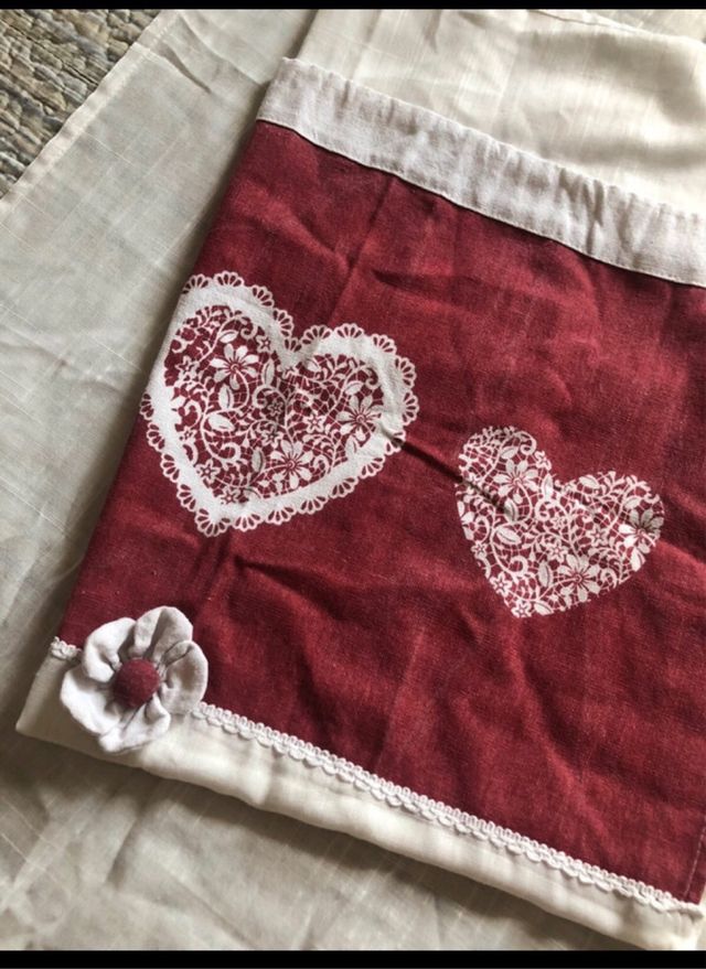 Coppia tendine cuori rosse e bianche