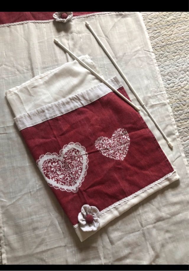 Coppia tendine cuori rosse e bianche
