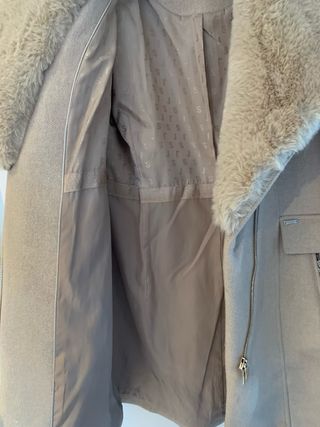 Abrigo Salsa Beige con Cuello Pelo desmontable