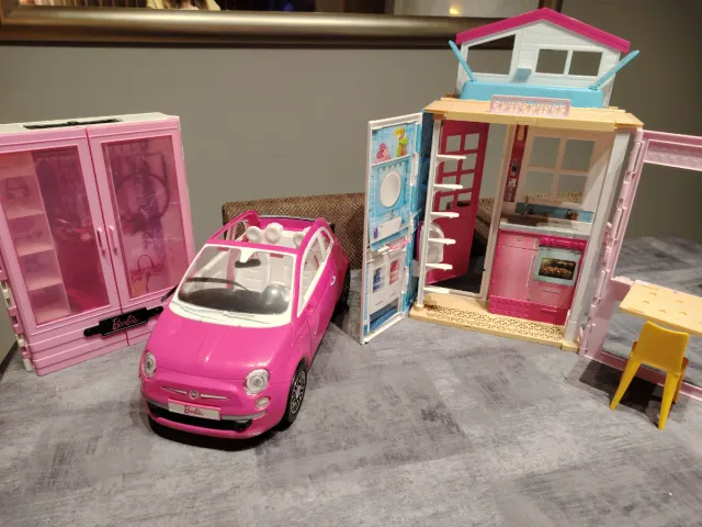 Casa, Vestidor y Coche Barbie